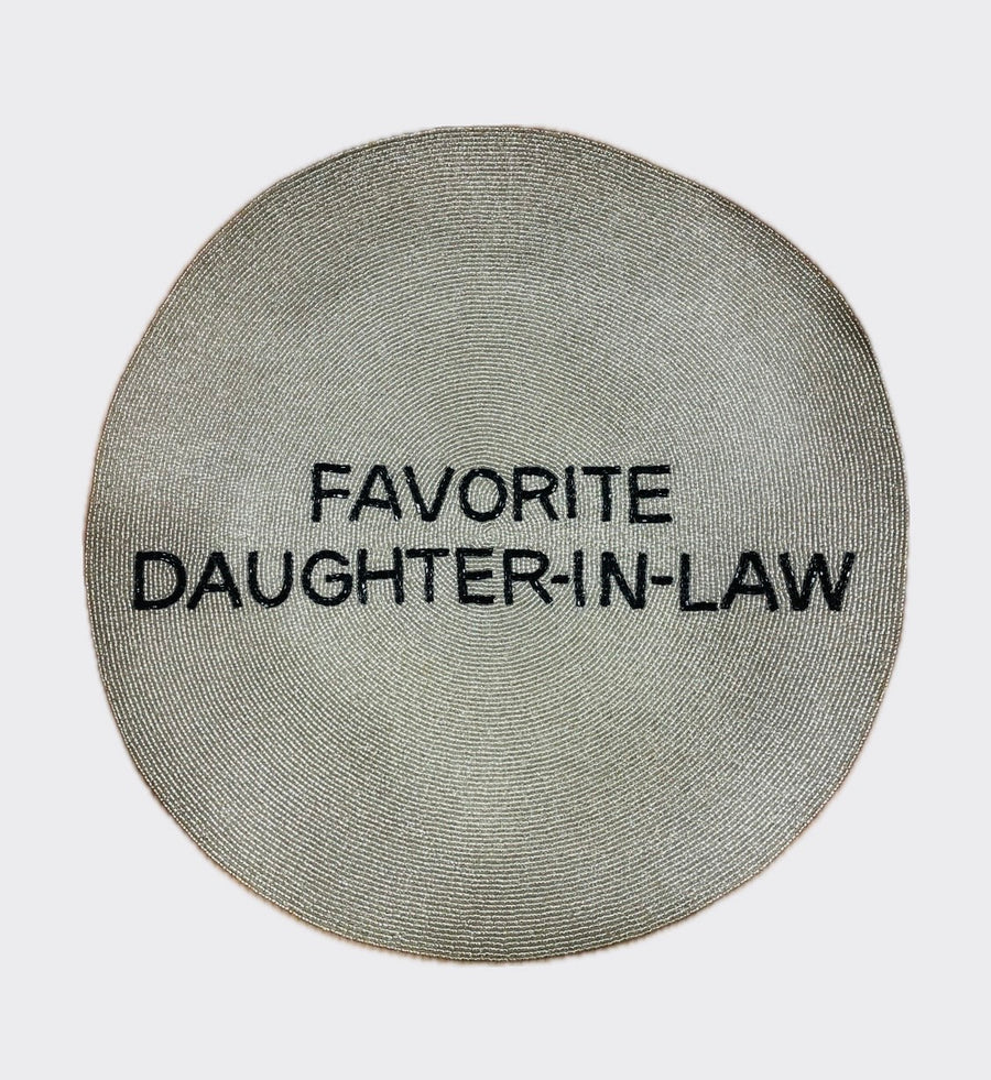 Sample round tablemat FAVORITE DAUGHTER IN LAW silver black